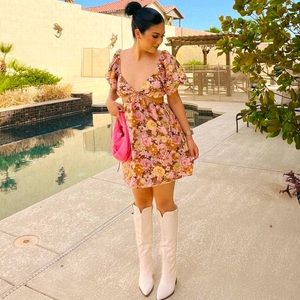 NWT FLORAL CUTOUT DRESS